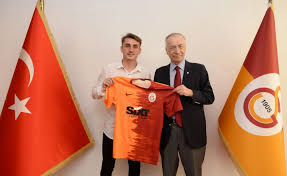 Kariyer istatistikleri (forma giydiği maç, gol, kartlar) ve transfer geçmişi. Galatasaray Kerem Akturkoglu Nu Kadrosuna Katti Londra Gazete