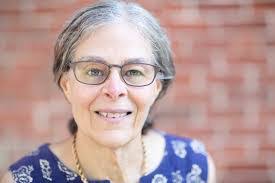 Zoe Manos's Instagram, Twitter & Facebook