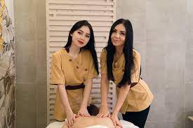 Four Hands Massage 60 Minute Massage Treatment Elis Spa