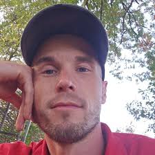 Hi! I am looking for a reputable, licensed and insured contractor. Timely,  reasonable priced to look at an existing build. I don't want the most  expensive company, but the mom and pop