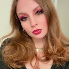 Texting your pre-teen daughter is like texting a guy who's just not that  into you.