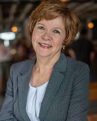 Karen Deyo's Instagram, Twitter & Facebook