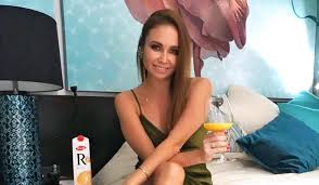 В 2012 году она вышла замуж за резидента «камеди клаб» павла волю, родила двоих детей. Bozhestvennye Nozhki Ogolivshayasya Lyajsan Utyasheva Dovela Narod Do Ekstaza Shou Biznes Dni Ru