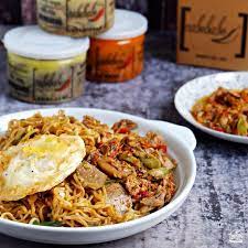 Kuliner Surabaya On Instagram Gara2 Bangun Kesiangan Jadi Hari Ini Masak Mie Goreng Telor Ceplok Lauk Pelengkapnya Ada Sawi Ba Telor Mie Menggoreng
