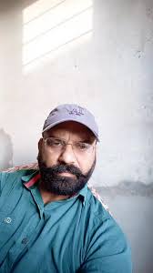 We often carry bad memories deep in our hearts, while keeping beautiful  memories safe in a pendrive… Strange, isn't it? Life teaches us that pain  leaves scars inside, but joy we try