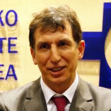 Haremos un esfuerzo por sumar a especialistas de otros campos”