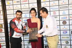 Marathi Actress Smita Gondkar Cricketer Amit Dani Came To Cheer At Dreamz Premier League Android app by curiousfolks interactive pvt. marathi actress smita gondkar