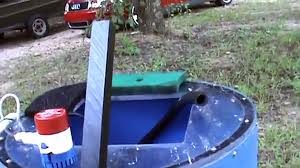 Here is some really good info for keeping your own bait fish, shiners minnows suckers etc. Homemade Bait Tank How To Build Video Dailymotion