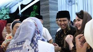 Emil elestianto dardak, b.bus., m.sc. Emil Dardak Dan Arumi Bachsin Ogah Tempati Rumah Dinas Malah Pilih Rumah Sekda Tribunnews Com Mobile