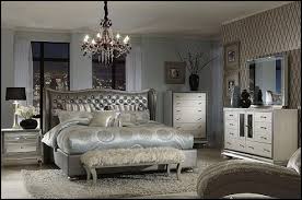 Interior designer & stylist andrea ford transported us to hollywood through her take on a style we love: Decorating Theme Bedrooms Maries Manor Glam Luxe Style Decorating Hollywood Glam Bedroom Ideas Glam Luxe Decor Old Hollywood Decor Hollywood Vanity Mirrors Lighted Make Up Vanity Mirrored