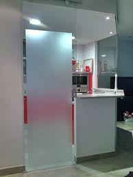 Hace cinco meses hice un vídeo sobre la fabricación de una puerta en vidrio para una cocina integral y yo se que les a gustado mucho esta temática y como me. Puertas De Cristal Para La Cocina Decoracion De Interiores Y Exteriores Estiloydeco Puertas De Cristal Decoracion De Interiores Decoracion De Unas