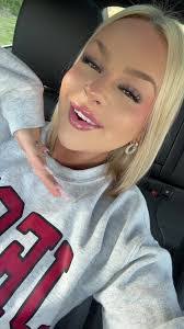 Katelyn Calhoun's Instagram, Twitter & Facebook