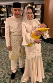 Tubuhku bangkit, kukangkangkan pahanya, lalu aku meletakan kedua lututku tepat dibawah pahanya, kuarahkan penisku yang semakin bengkak dan keras pada mulut liang vaginanya yang mengkilat basah oleh cairan kenikmatan. Kehadiran Tengku Abdullah Ubah Pahang Rangers Fc Facebook