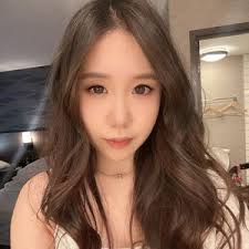 Fiona Ng (@nanazwing)