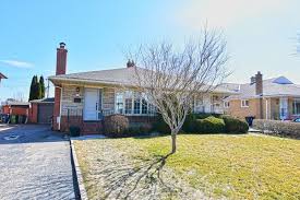 Twisting split is performed by transitioning from front split to side split, and then to the opposite front split. Buyer Pays 150 100 Over Asking For Backsplit Humber Valley Semi The Globe And Mail