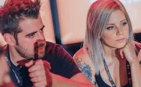 Entiendo, entonces está con auronplay porque la hace reír. Auronplay Termina Su Relacion Con Sara Chapin Tv