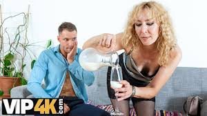 MOMMY4K. Juego de seduciendo al novio de la hija terminó con un facial