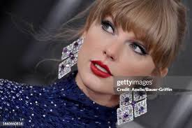 4.850 Taylor Swift Bangs Stock Photos, High-Res Pictures, and Images