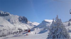 La descente vers clot de la balme par la combe de l'ours est plus raide et sableuse. Villard De Lans Correncon En Vercors Lugares De Nieve