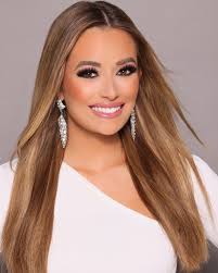 Kara Short's Instagram, Twitter & Facebook