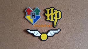 Harry Potter Logo Hogwarts Poudlard Quidditch Pixel Art Avec Images Activite Manuelle Harry Potter Motifs Perles Hama Activites Harry Potter