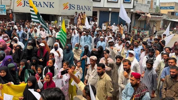 हमारी मदद करो इंडिया', PoK में प्रदर्शनकारियों की गुहार, बोले- PAK ने रोकी खाने की सप्लाई - pakistan occupied kashmir sardar aman khan india ntc mkg - AajTak