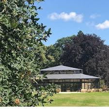 Invitation Dans L Orangerie Du Chateau De Thoiry Entouree D Une Nature Exceptionnelle 2eme Plus Grande Orangerie En 2020 Mariage En Foret Nature Exceptionnelle Thoiry
