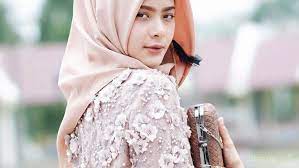 Über 80% neue produkte zum festpreis; Tak Berlebihan Ini Tutorial Hijab Wisuda Simpel Kekinian Yang Bisa Kamu Buat Sendiri