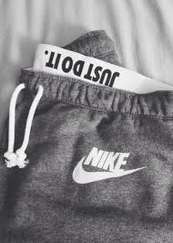 Shopping For Women S Sneakers Trying To Find More Info On Sneakers In That Case Just Click Right Here To Get Further Athletic Outfits Nike Outfits Nike Women