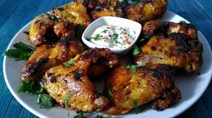 Le alette di pollo piccanti al forno si possono preparare con il classico peperoncino ma chi vuole ottenere le ali di pollo piccanti proprio come quelle che trova in rosticceria, dovrò comprare un. Alette Di Pollo Al Forno E Una Serata Tra Amici Rita S Kitchen
