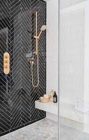 Elle nous donne des envies de bains moussants en rentrant d'une longue journée de travail. Salle De Bain Noire 25 Idees Afin De Reussir L Ambiance Sophistiquee