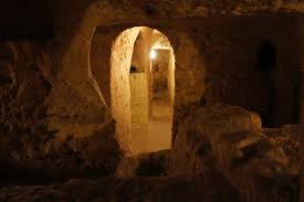 Centro deportivo y cultural abastos; Toledo Las Cuevas De Hercules Y La Leyenda De La Mesa Del Rey Salomon