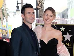 Adam levine seranades wife behati prinsloo on their first aniversary. Who Is Behati Prinsloo Meet Adam Levine S Wife And Victoria S Secret Model