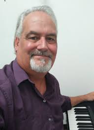 Ron Munn's Instagram, Twitter & Facebook