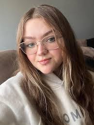 Melissa Leathers's Instagram, Twitter & Facebook