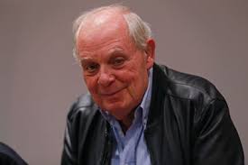 Antunes has a fantastic sense of imagery, an ability to describe situations and localities unlike anyone else i have experienced. Antonio Lobo Antunes Autor Bucher