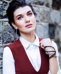 Partxlove Adli Kullanicinin Asli Guner Panosundaki Pin 2020 Kilic