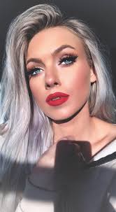 Red lips, blue eyes. ✨