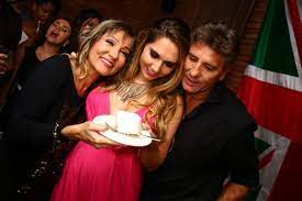 Carol Portaluppi, filha de Renato Gaúcho, festeja 21 anos com megafesta 