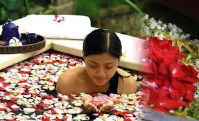 .potong rambut, cara buang sial menurut adat jawa, buang sial menurut weton, buang sial di pantai, buang sial di laut, buang sial rumah, ruwatan menurut islam. Tata Cara Mandi Bunga Kembang Untuk Buang Sial Praktisi Buka Aura