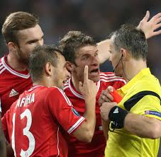 Cristiano, ştiu că ai atins mingea, dar. Fc Bayern Real Madrid Bjorn Kuipers Stellte Schon Zwei Bayern Vom Platz Welt