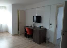 Hotel in buucresti, hoteluri bucurestene, rezervari online hoteluri bucuresti, bucuresti, hotel si hoteluri, hoteluri romania cu plata online. Afacere La Cheie Strip Mall Si Hotel 3 Stele De Vanzare Zona Nord Tunari Bucuresti 3000 Mp Regatta Imobiliare