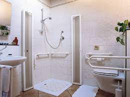 Gli ausili per disabili bagno supportano chi ha bisogno di sentirsi libero e sicuro. Realizzazione Bagni Per Disabili Quali Agevolazioni