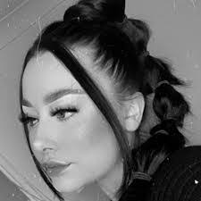 Amelia Cameron's Instagram, Twitter & Facebook