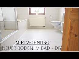Hat der vermieter fliesen in der küche entfernt und nicht durch neue ersetzt, dann ist eine mietminderung in höhe von 5% zulässig. Bad Mietwohnung Room Makeover Mit Kleinem Budget I Selbstklebender Bodenbelag I Diy Youtube Mietwohnungen Wohnung Badezimmer Neu Gestalten