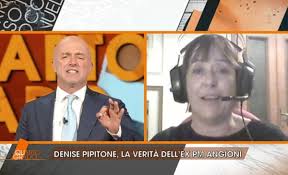 Il programma si apre con la storia del piccolo leonardo, il. Maria Angioni A Quarto Grado Tensione Durante La Trasmissione Bigodino