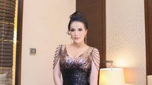 Hingga keduanya digosipkan telah menikah siri yang disaksikan langsung oleh pelawak eko patrio. B0mpbky5bxnazm