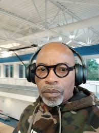 On the move again... leg day today..these legs feel like jello..but I gotta  keep pushing..pain is just weakness leaving the body!! Leggo fam!! Happy  Thursday!!