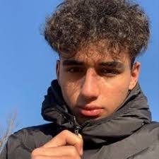 Chris Lyons's Instagram, Twitter & Facebook