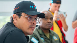 Presidenta @XiomaraCastroZ desde el municipio de Quimistán, Santa Bárbara  en coordinación con @copecogob y @fuerzasarmadashn reportamos más 3,000  personas atendidas en los últimos dos días con alimentos ante el bloqueo de  pasos